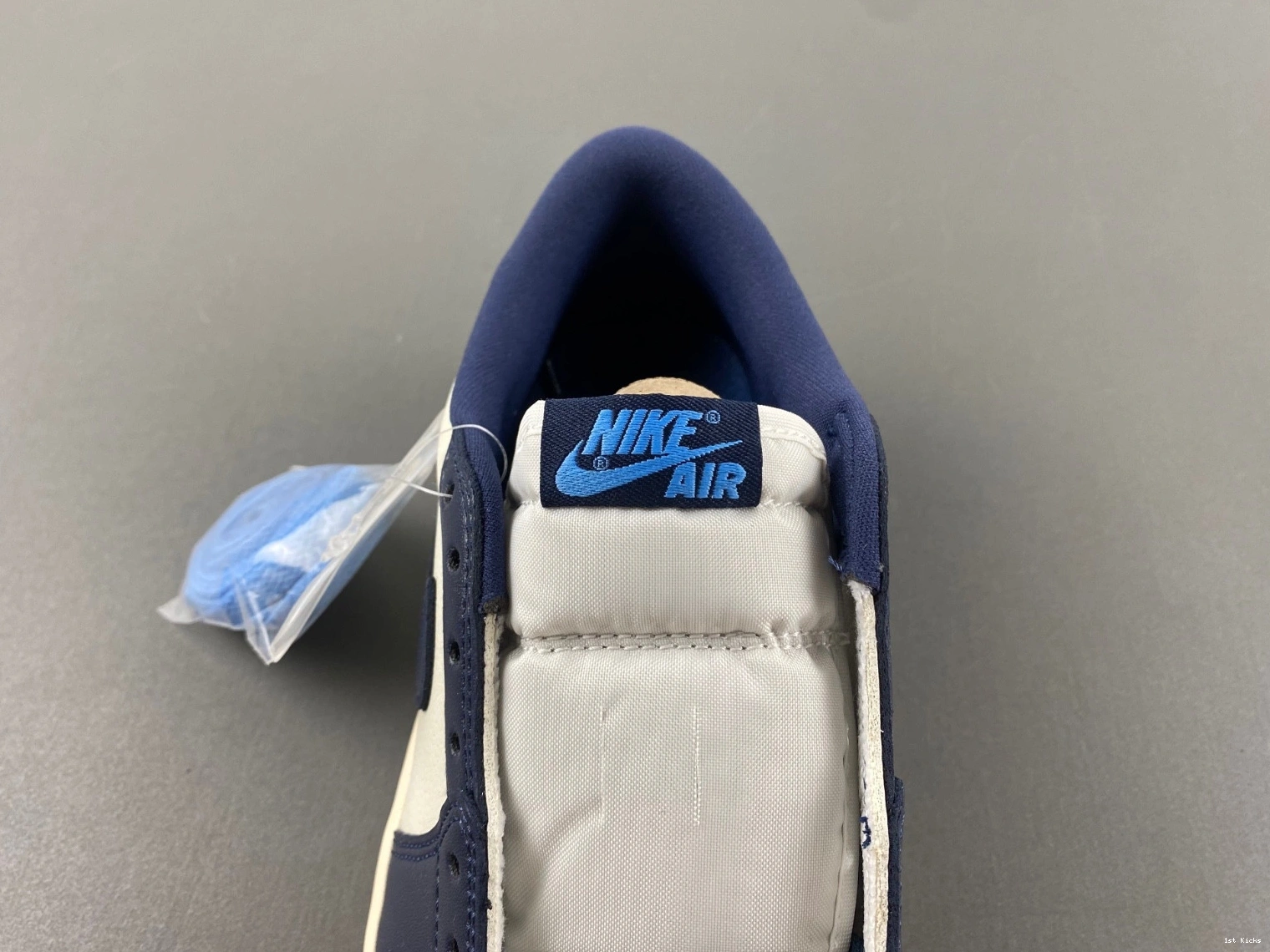 AIR LOW OG  “OBSIDIAN” CZ0790-400 1 JORDAN 0111